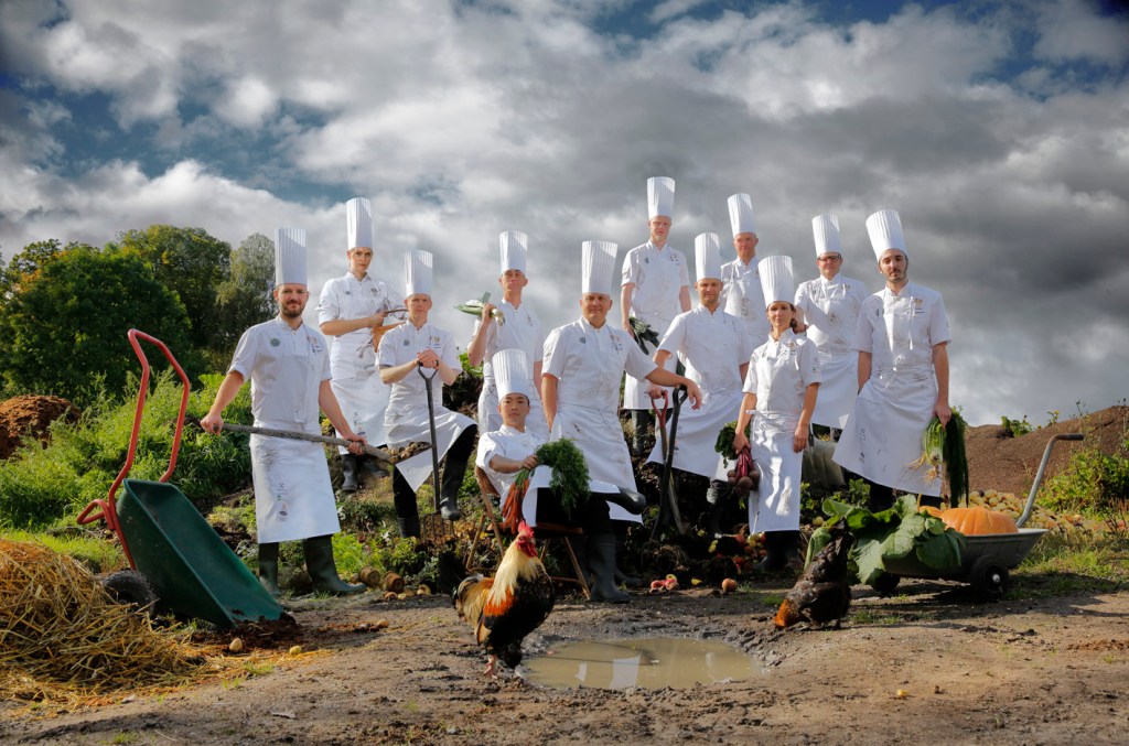 Food photography is very honest on this level, but this team image got new sky, background and a couple of roosters.